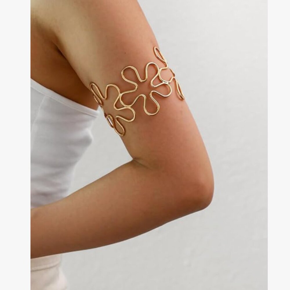 ✨ ZARA Flower Gold Bracelet✨